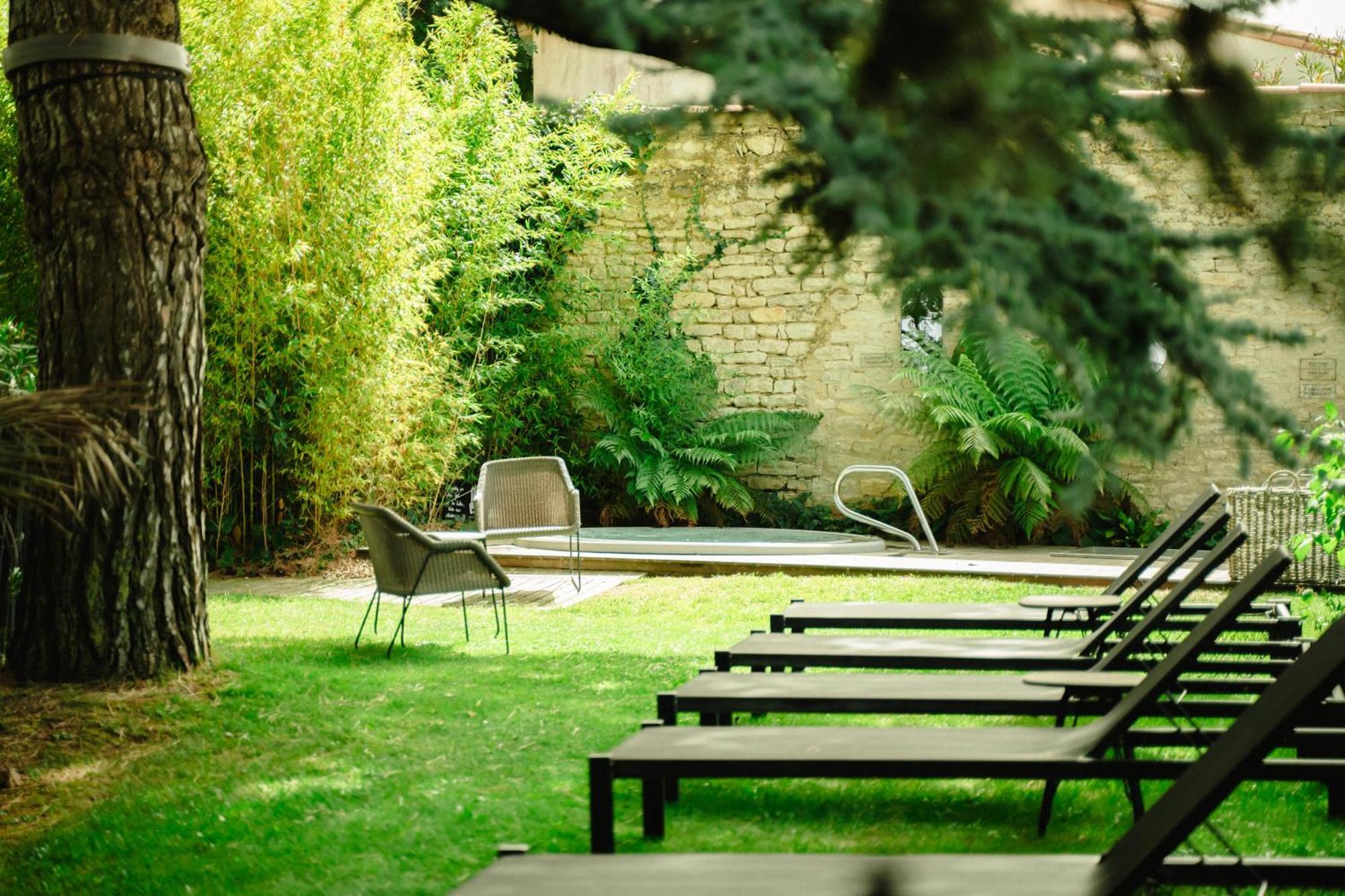 Le Clos Saint-Martin Hotel & Spa Exterior photo